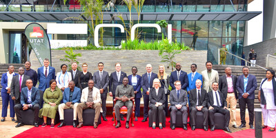 H.E. Presiden Kenya, Dr. William S. Ruto (tengah bawah), pada komisioning CCI Tatu City Call Centre. Bangunan lima lantai baru di dalam Kota Tatu mewakili investasi US $ 50 juta ke dalam industri Business Process Outsourcing (BPO) Kenya. Fasilitas canggih ini adalah pusat panggilan terbesar di Kenya yang menjanjikan untuk menyegarkan ekonomi negara dengan menciptakan lebih dari 10.000 pekerjaan. Juga hadir para pemimpin dari bisnis dan pemerintah, termasuk Duta Besar AS Meg Whitman; Rishi Jatania, CEO of CCI Kenya; Stephen Jennings, Pendiri & CEO Rendeavour; Martin Roe, CEO of CCI Global; dan Greg Pearson, CEO dan salah satu pendiri GREA (kredit: Rendeavour).